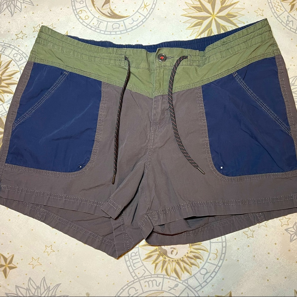 Womens active Columbia cotton shorts size 16